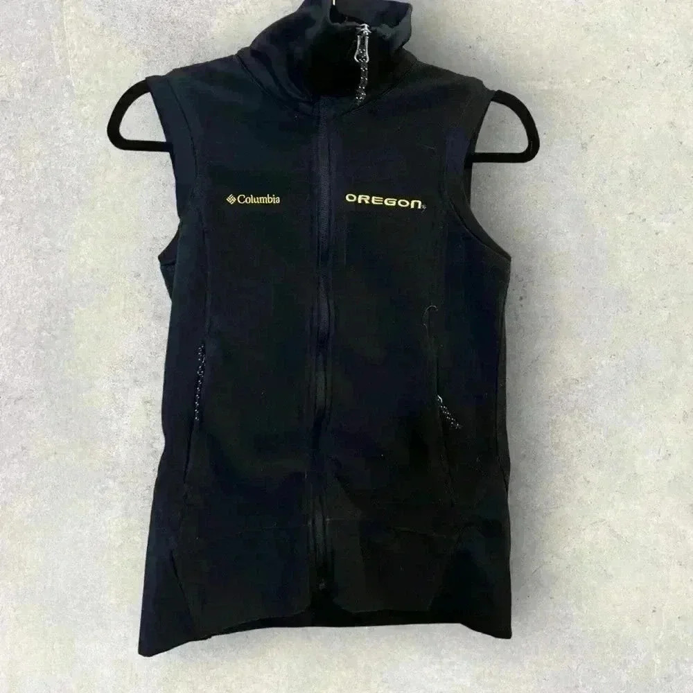 Columbia sports vest for university of Oregon ducks size small‎